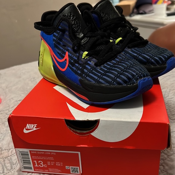 Nike - Picture 2 of 3